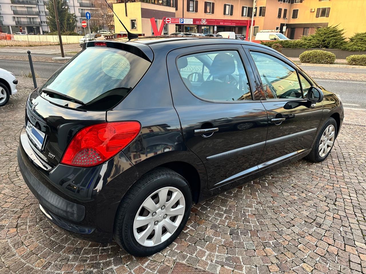 Peugeot 207 1.4Bz 8V 75CV 5p. X Line -Neopatentati
