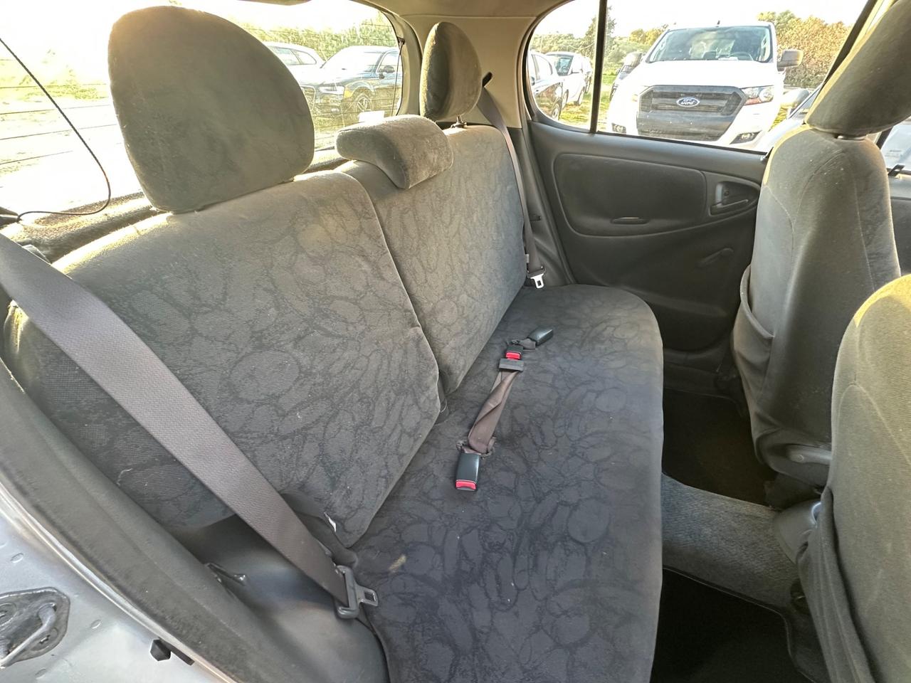 Toyota Yaris 1.0i 16V cat 5 porte Sol