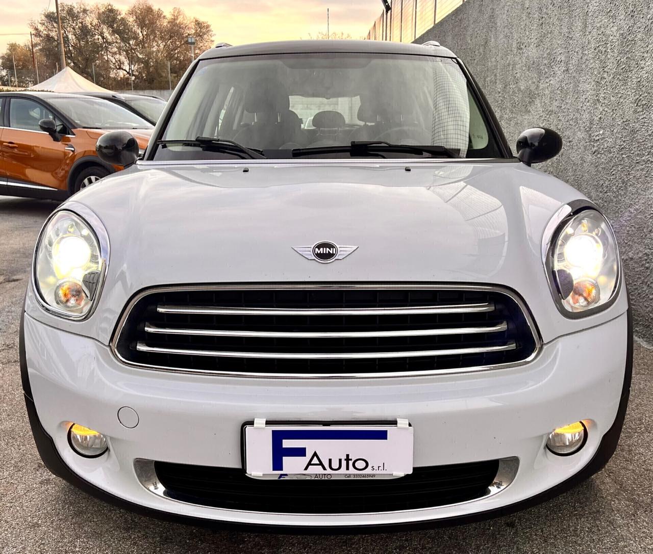 Mini Cooper D Countryman 1.6,Climatronic,LED colorati interni,Cruise Control,ecc.