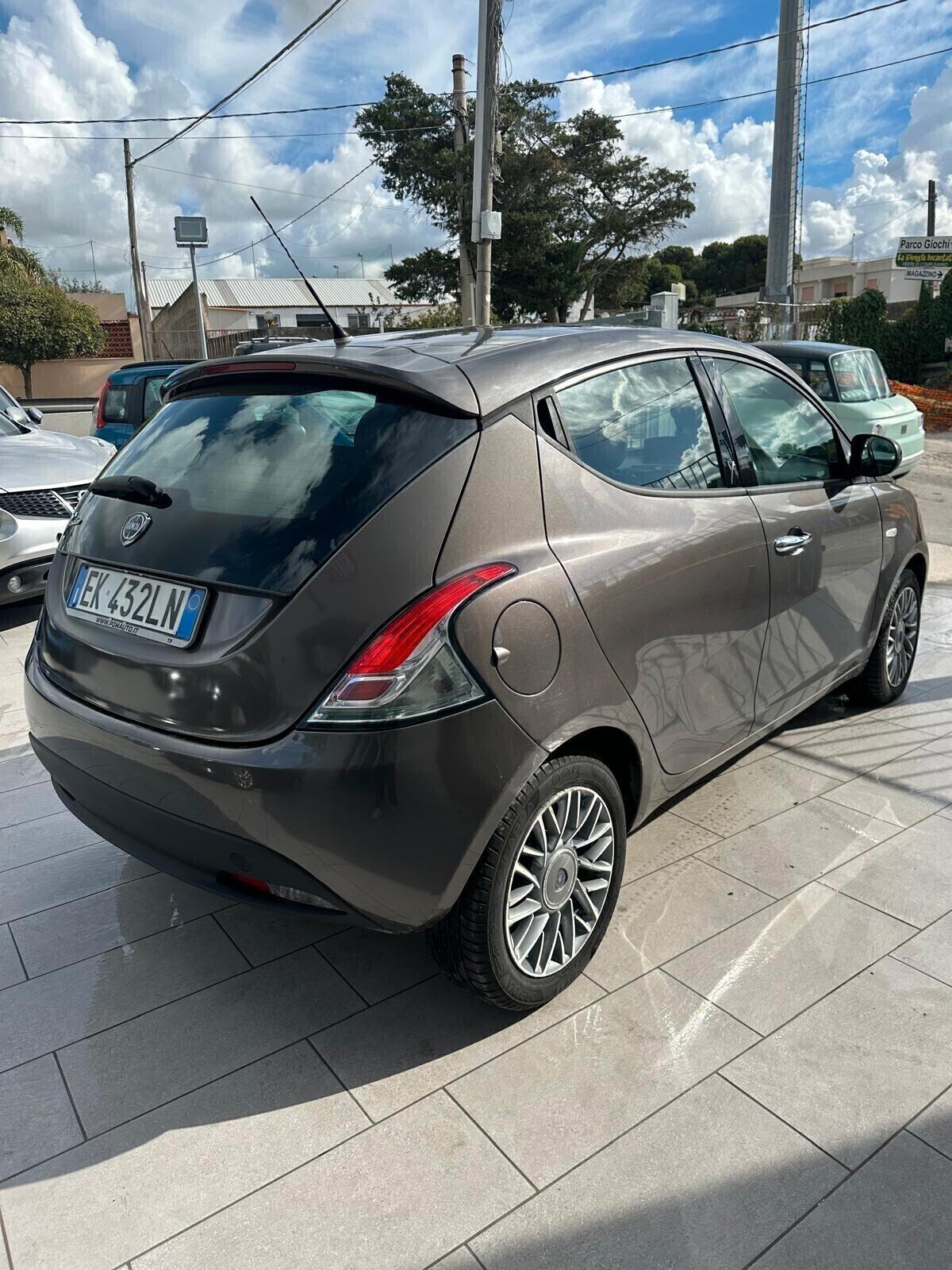 Lancia Ypsilon 1.3 MJT 16V 95 CV 5 porte S&S Silver