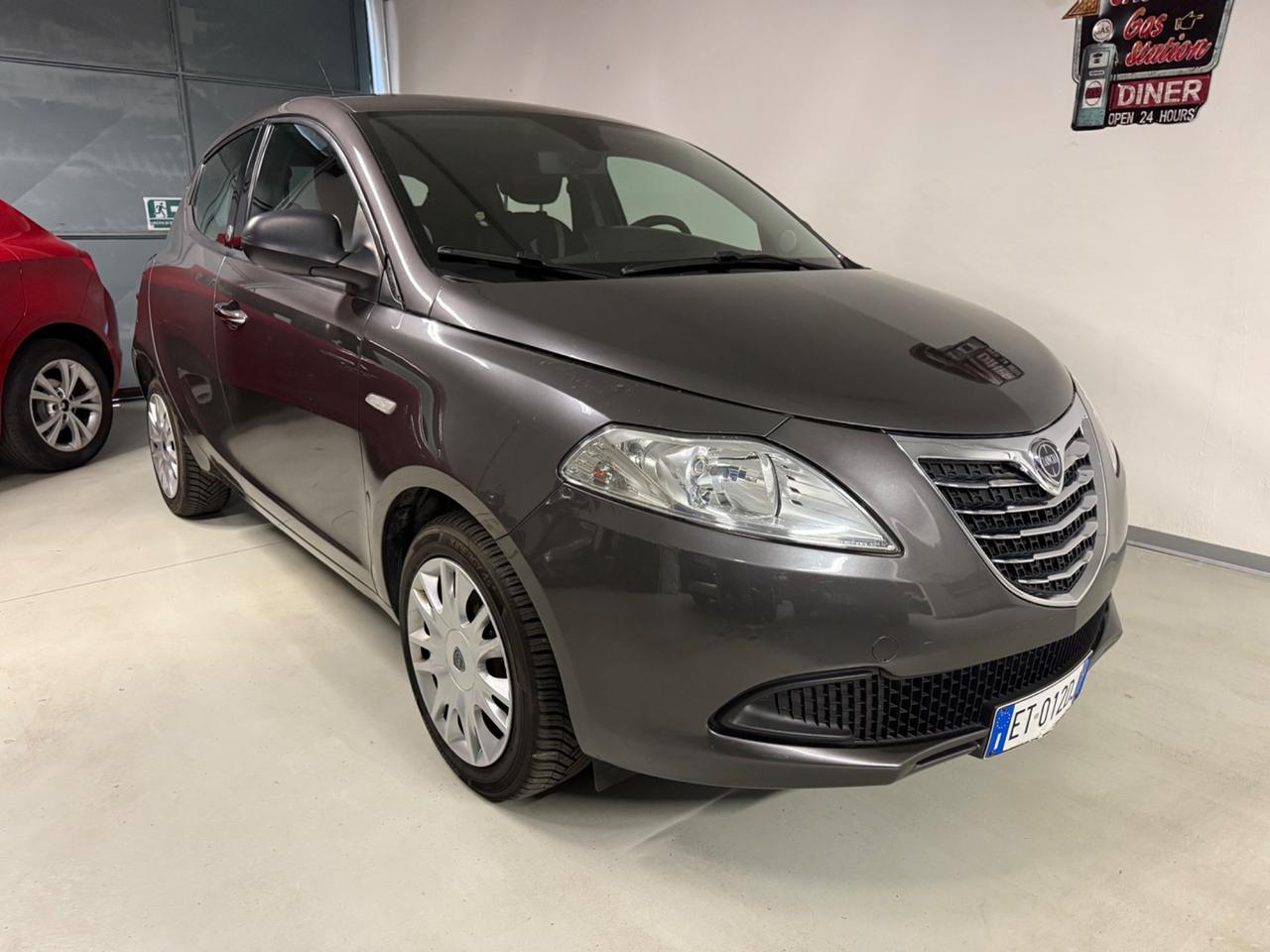 Lancia Ypsilon 1.2 69 CV 5 porte GPL Ecochic Silver