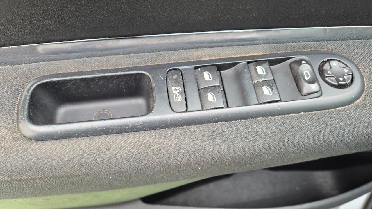 Peugeot 3008 1.6 HDi 115CV Active