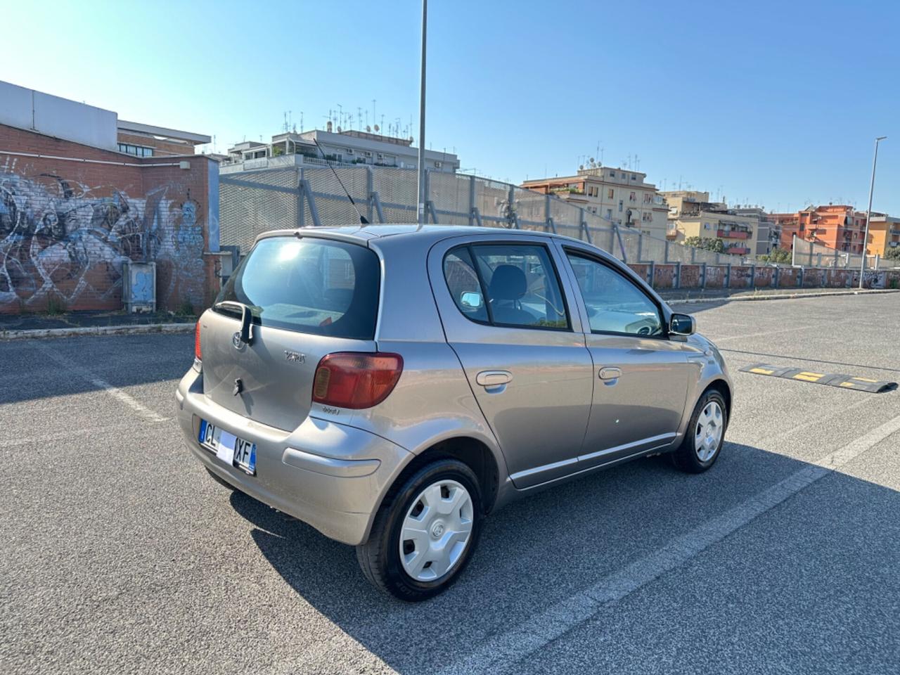 Toyota Yaris 1.0i 5p Sol
