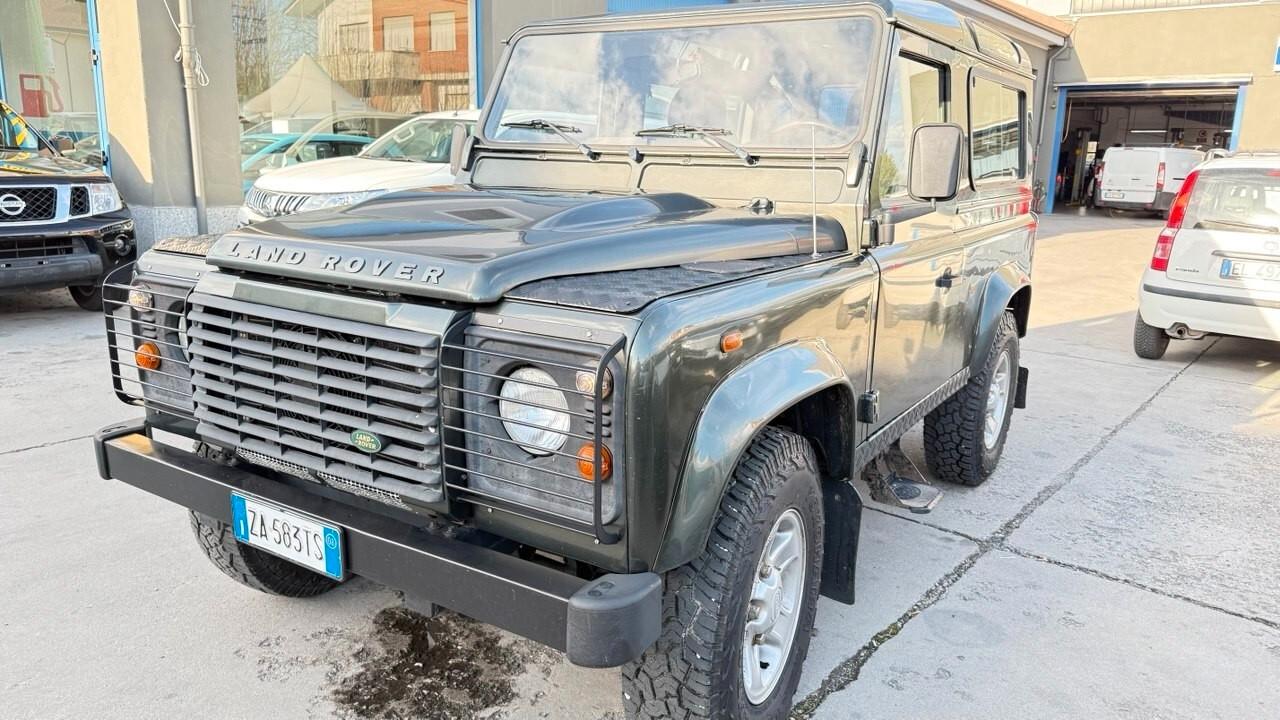 Land Rover Defender 90 2.4 TD4 Station Wagon SE