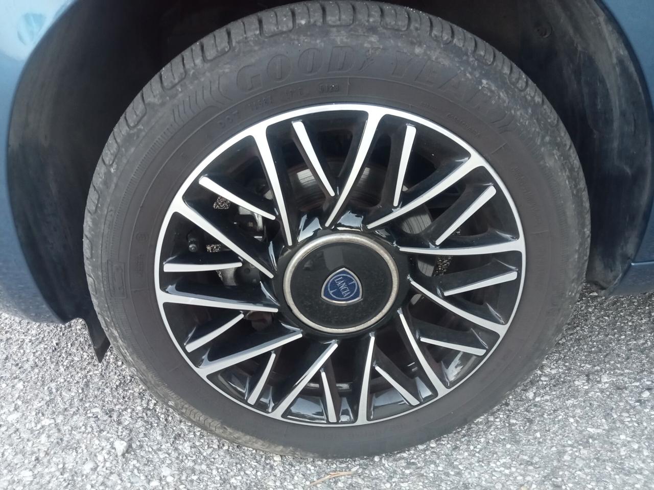 Lancia Ypsilon 1.0 FireFly 5 porte S&S Hybrid Platino