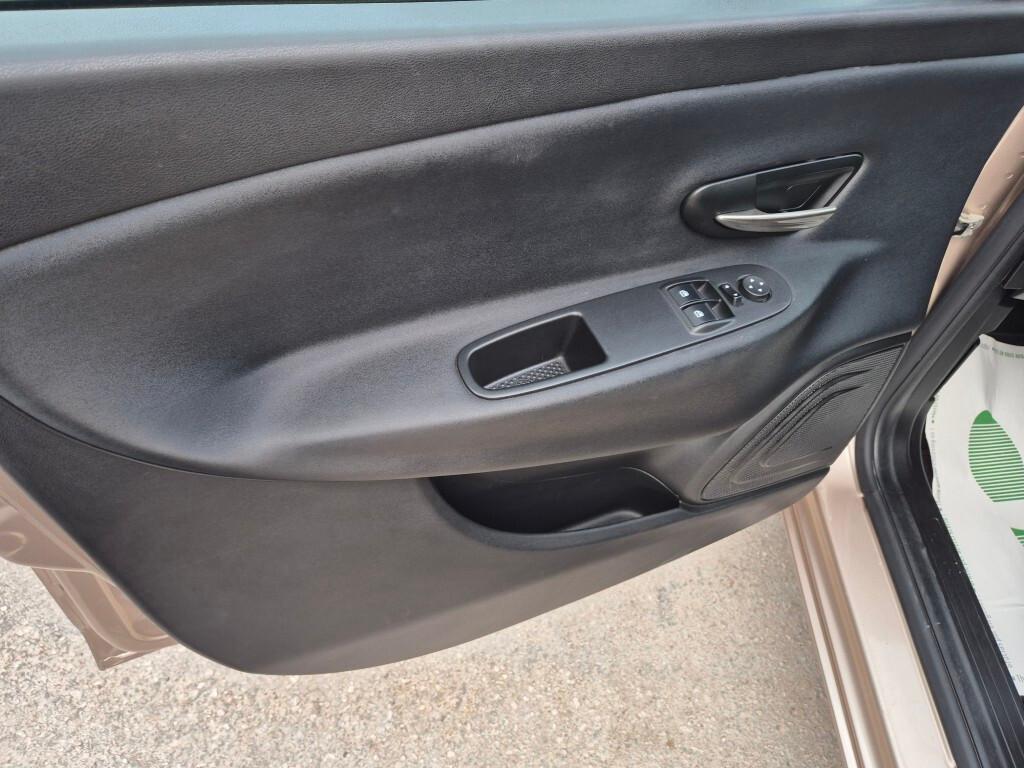 Lancia Ypsilon 1.0 FireFly 5 porte Hybrid Ecochic