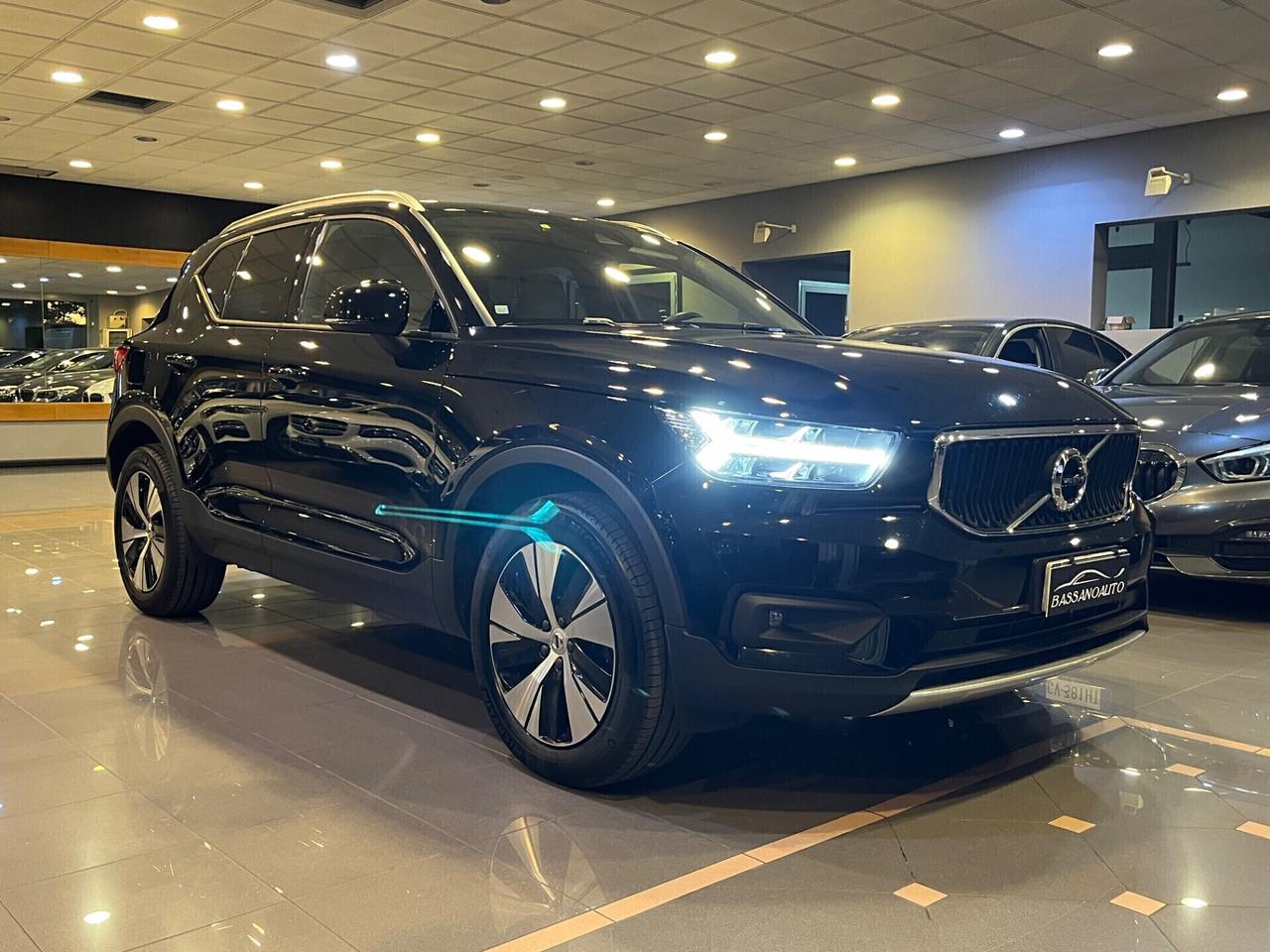 Volvo XC40 1.5 t2 Momentum auto my21 60.000 KM !!!