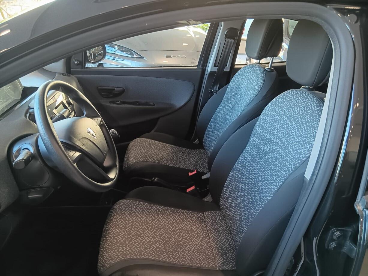 Lancia Ypsilon Hybrid Silver 1.0 (70 cv)