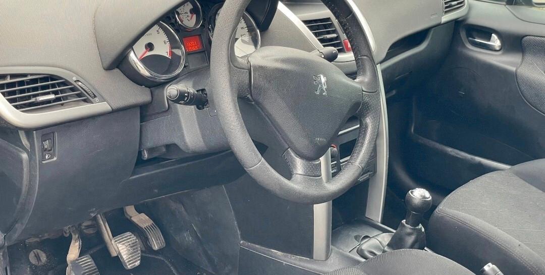 Peugeot 207 1.4 8V 75CV 5p. X Line
