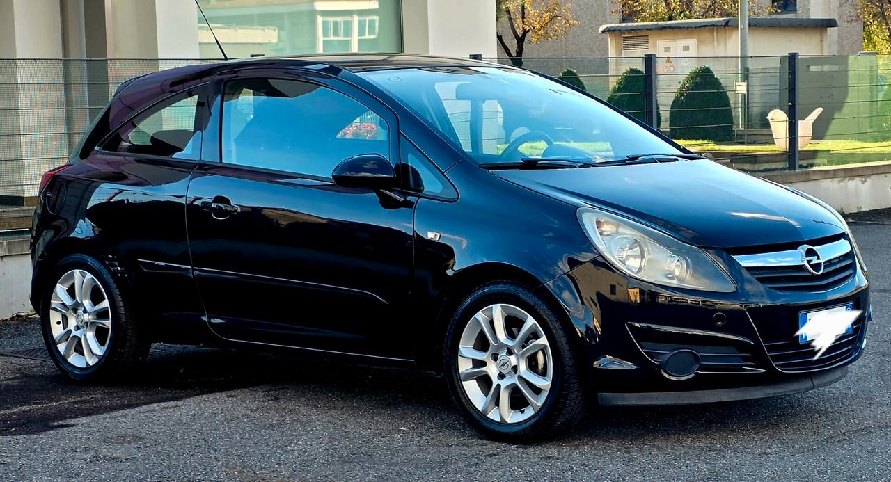 Opel Corsa soprt 1.4 benzină Gpl neopatentati