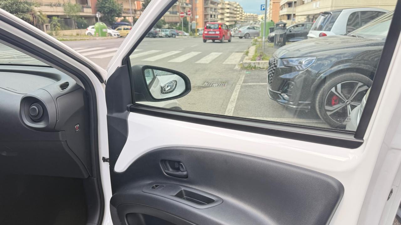 Toyota Aygo X 1.0 VVT-i 72 CV 5 porte Lounge Air S-CVT LED PDC CAR PLAY BLUETOOTH