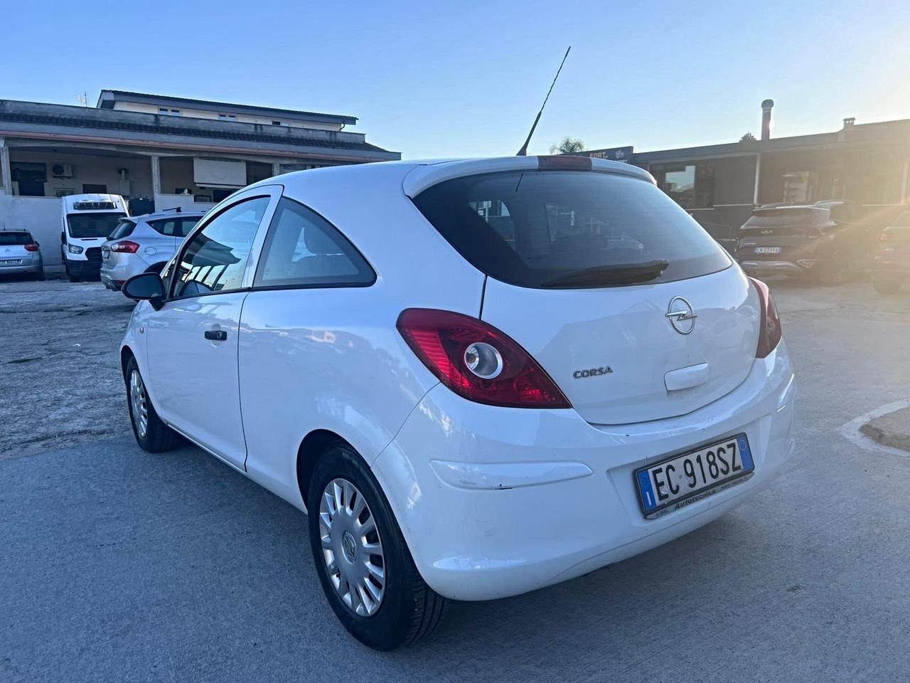 Opel Corsa 1.2 3 porte Club