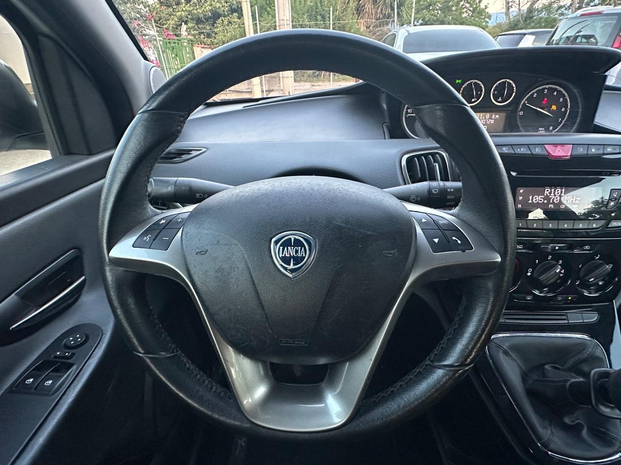 Lancia Ypsilon 0.9 TwinAir 85 CV 5 porte Metano Ecochic Elle
