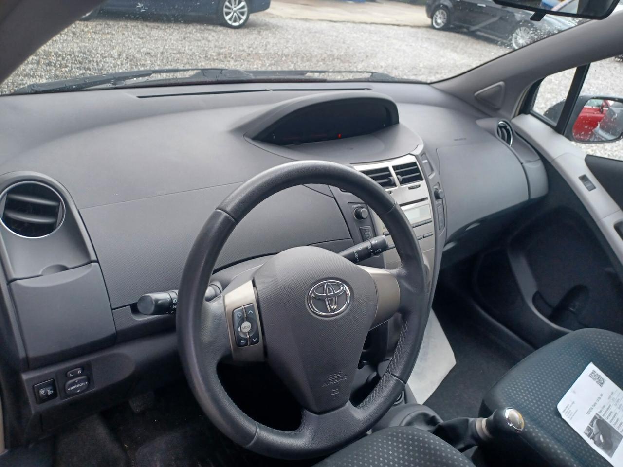 Toyota Yaris 1.0 5 porte****NEOPATENTATI ****