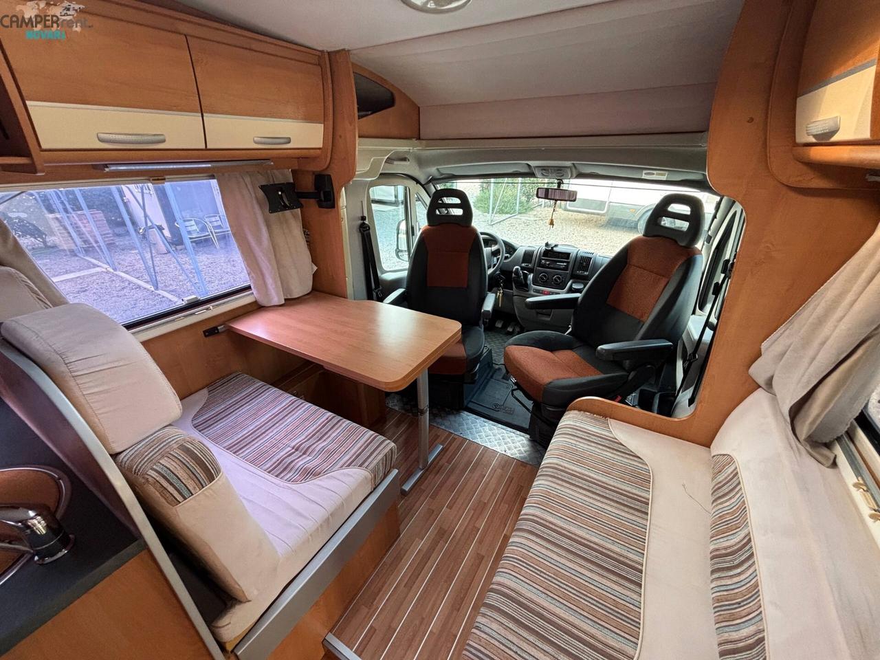 ROLLER TEAM AUTO-ROLLER A F700 P - Semintegrale con letto alla francese in coda