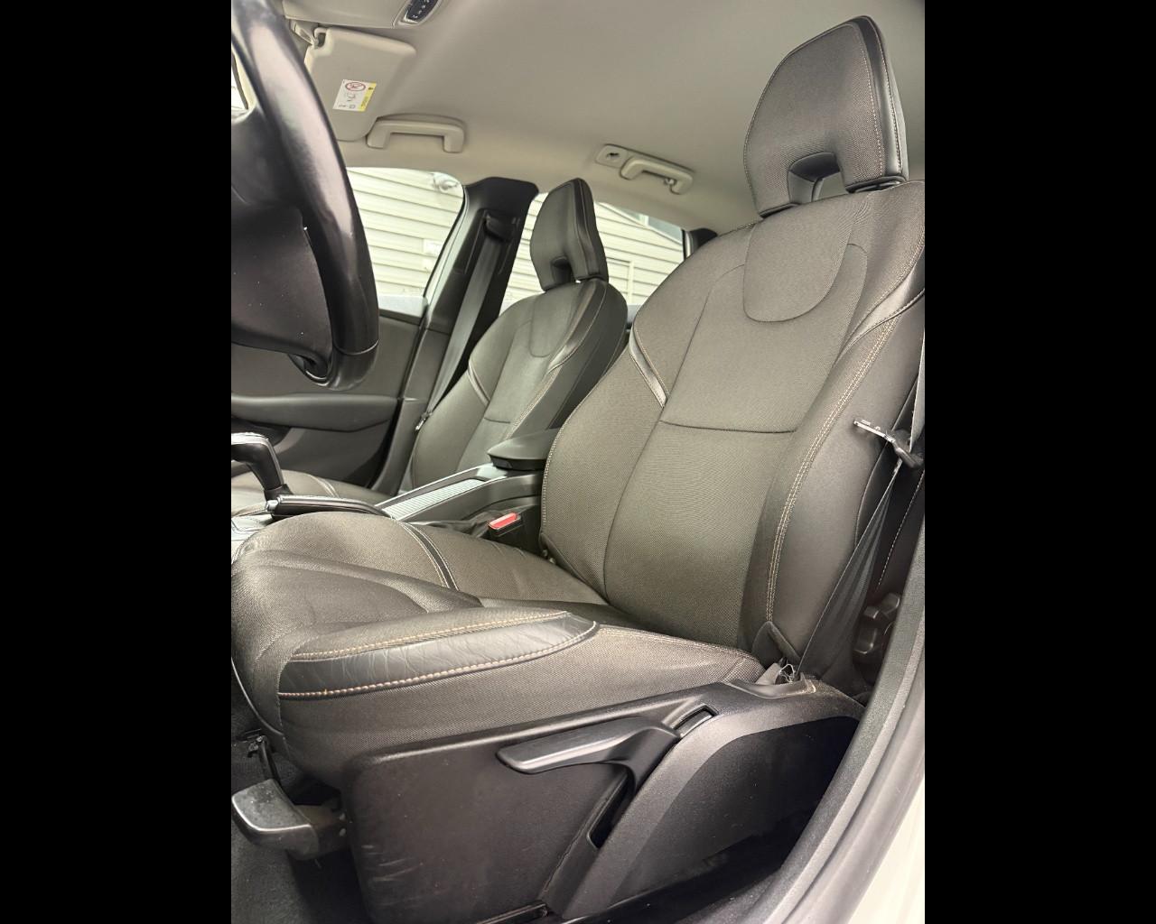 VOLVO V 40 2.0 D2 CROSS COUNTRY BUSINESS MY 17