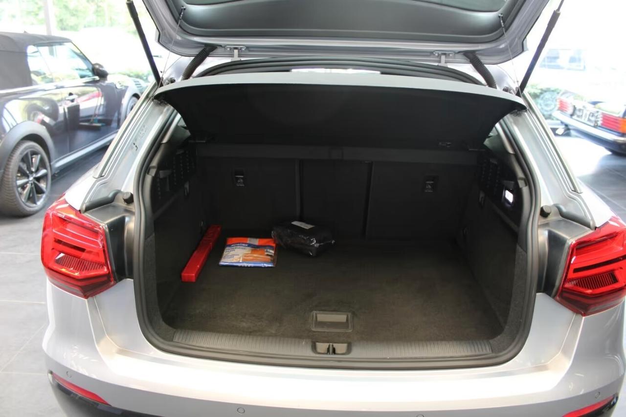 Audi Q2 30 TFSI Business Design