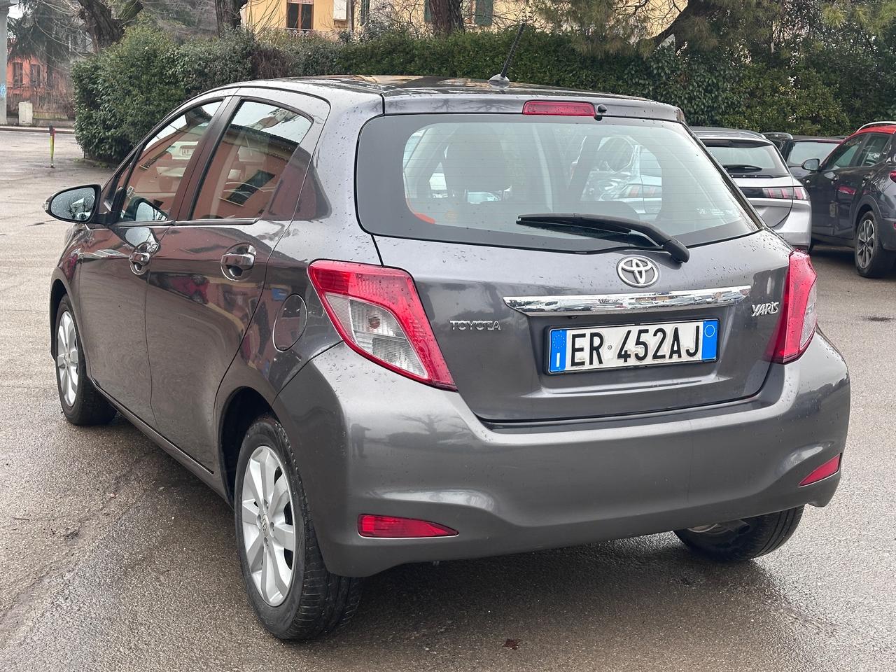 Toyota Yaris 1.0 5 porte Lounge Neopatentati
