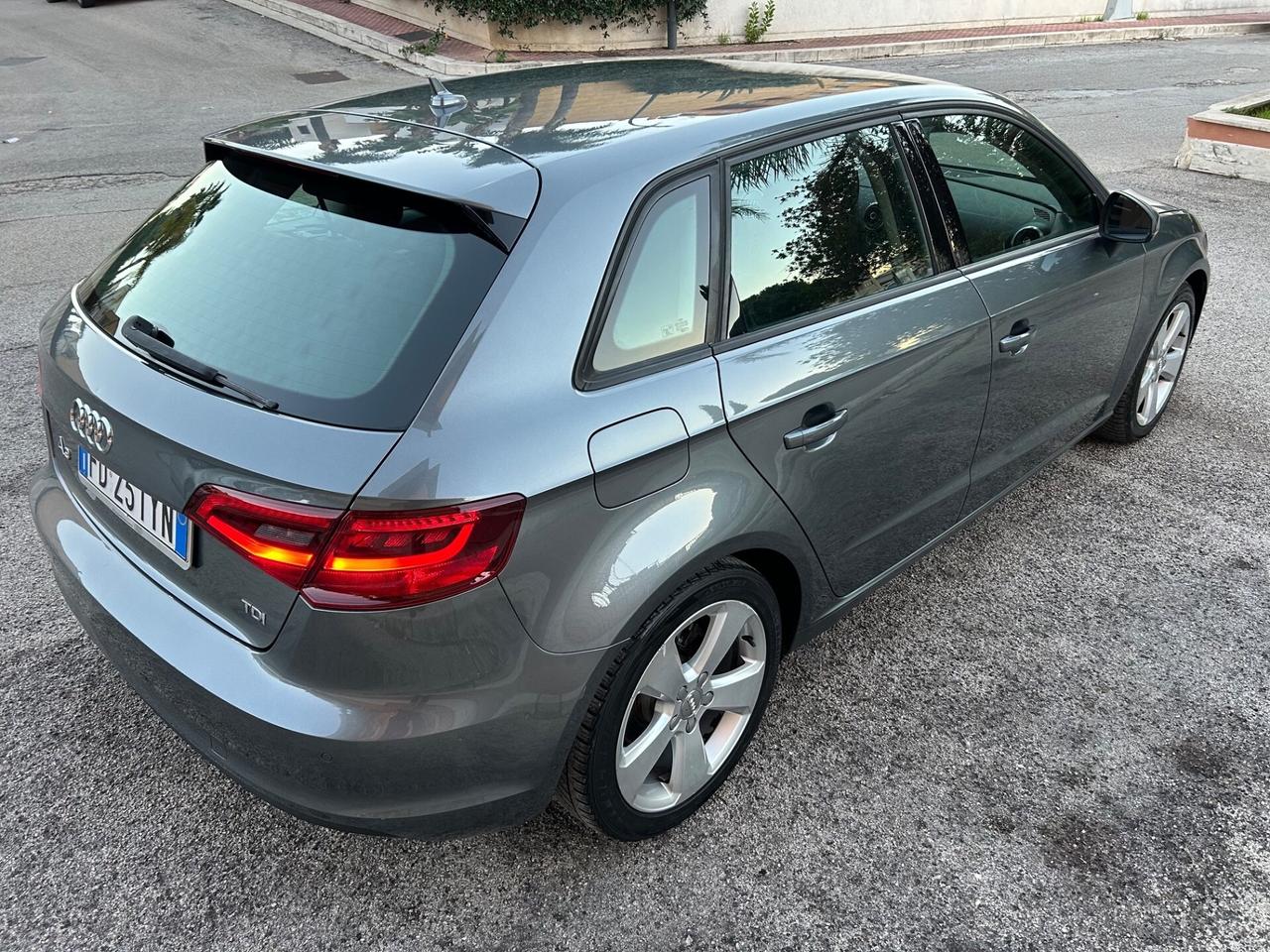 Audi A3 SPB 1.6 TDI Sport strafull!!!