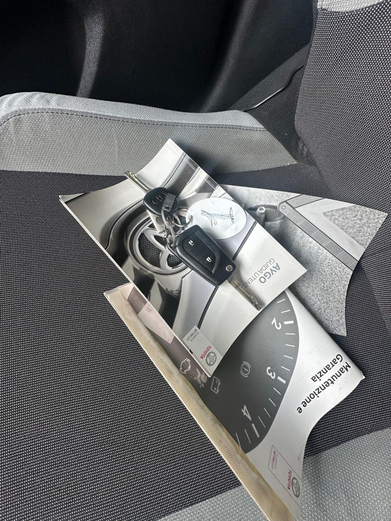 Toyota Aygo 1.0 VVT-i 69 CV 5 porte x-black TSS