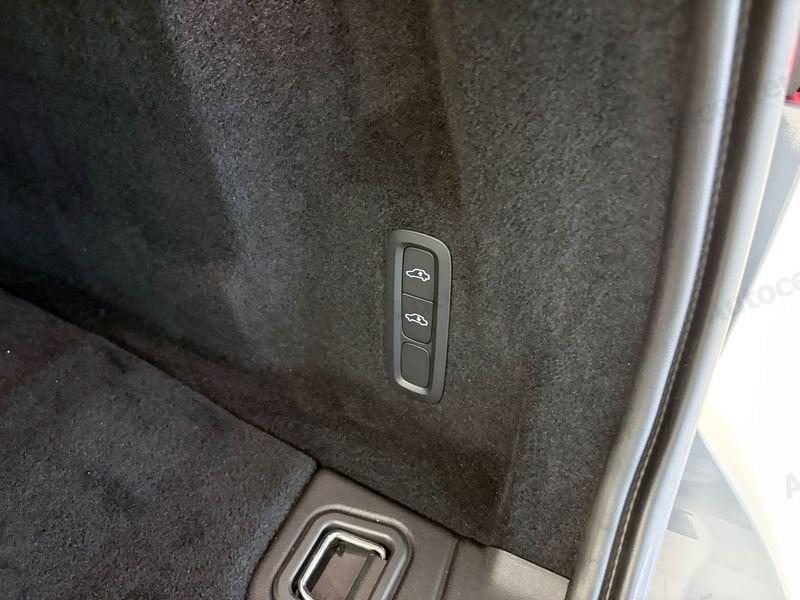 Volvo XC60 T6 PLUG IN ULTIMATE DARK AWD AUT