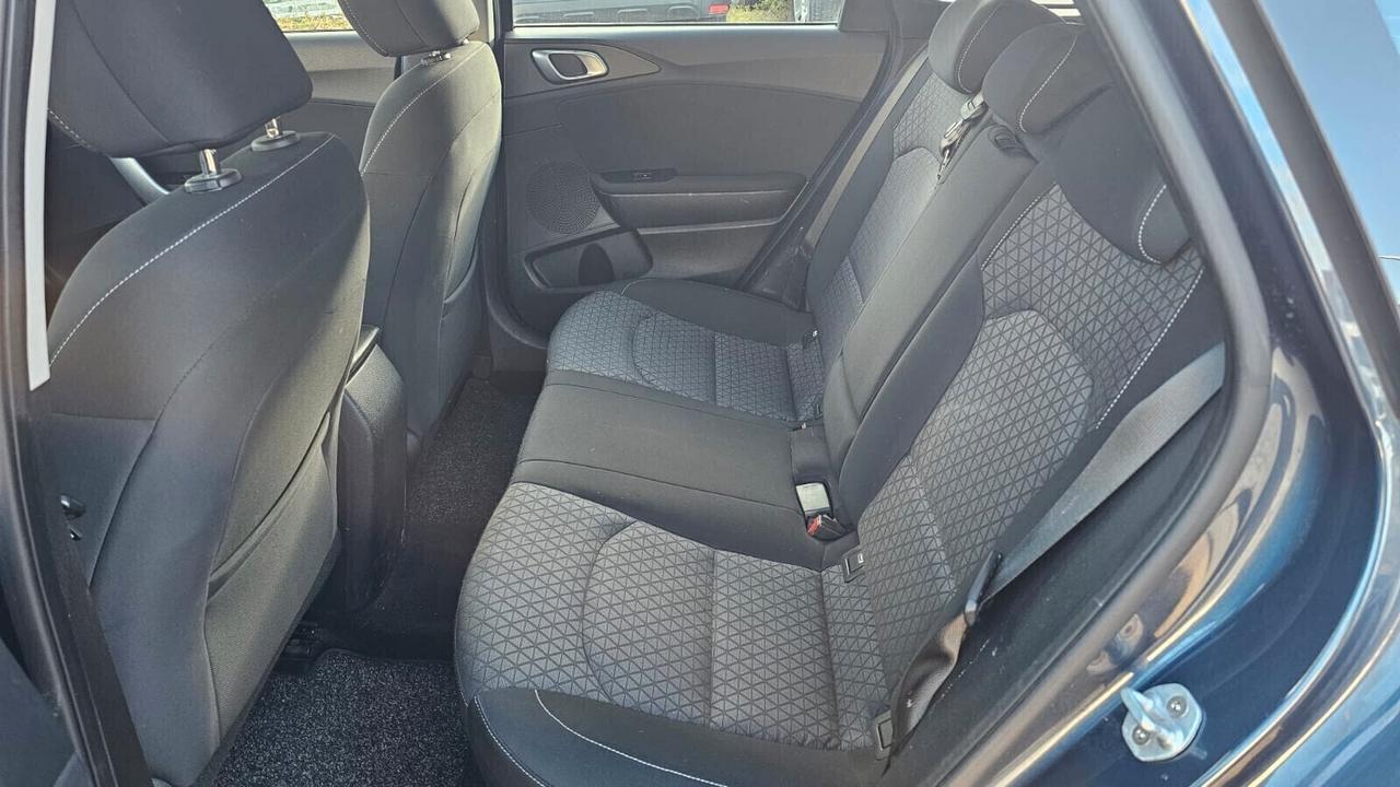 KIA CEED SW 1.6 CRDI 115 CV 2019 ECO BUSINESS CLASS DCT SW (AUTOCARRO) BLUE MET € 8.900,00