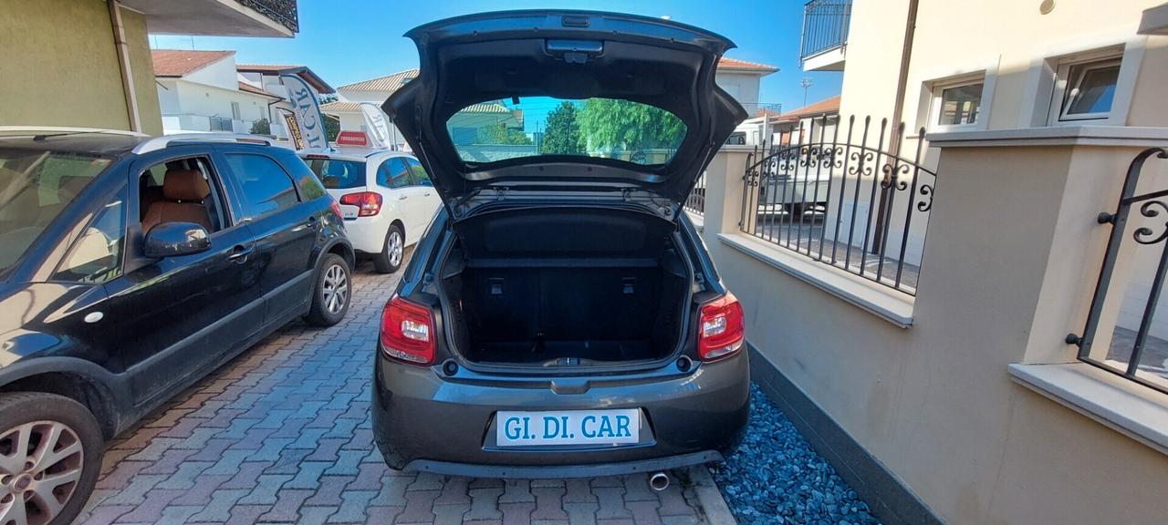 DS3 CONNECTED SPORT CHIC 1,6 DIESEL 75 CV NAVI LEGA SENSORI RETROCAMERA STRAFULL OPTIONAL