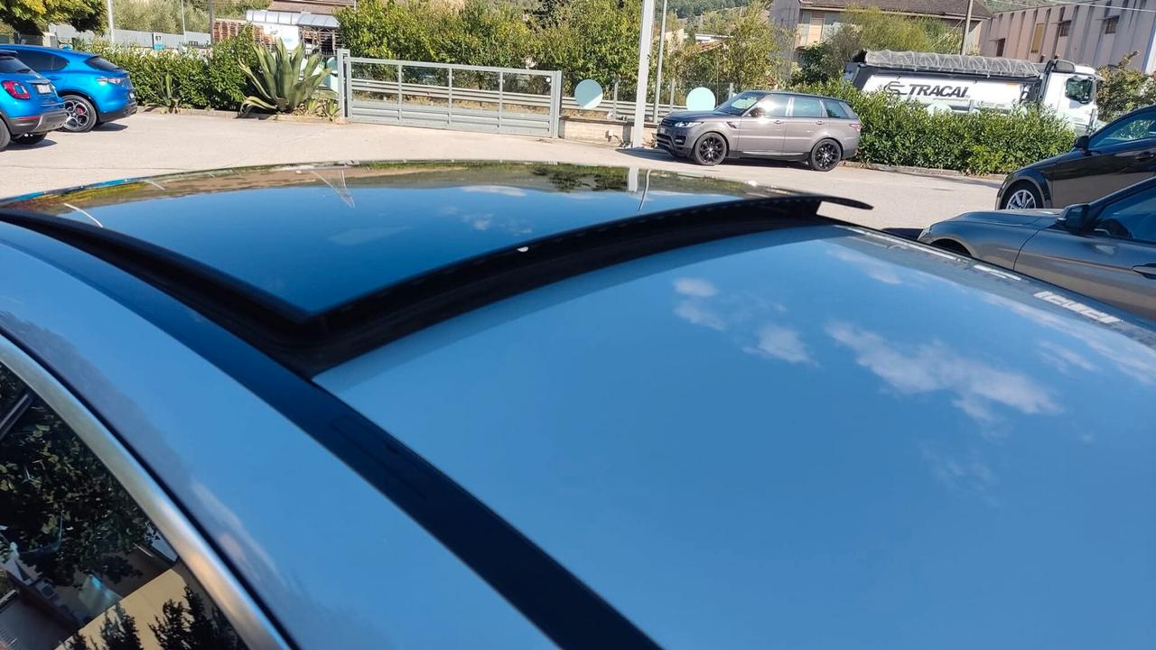 Mercedes-benz E 220 d Auto Premium AMG Coupé