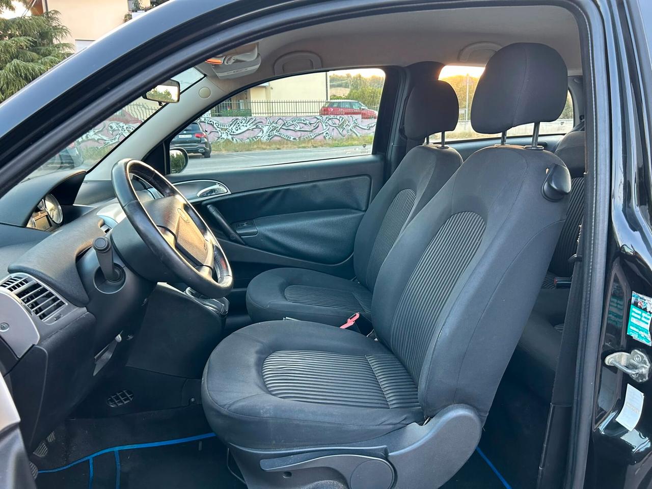 Lancia Ypsilon 1.3 MJT 75 CV Versus