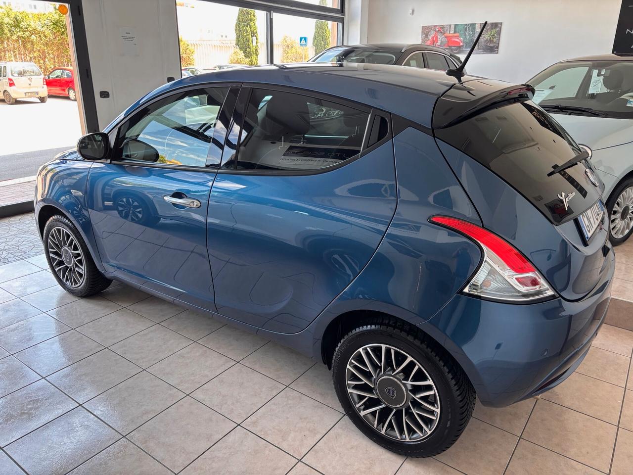 Lancia Ypsilon 1.0 FireFly 5 porte S&S Hybrid Gold Plus