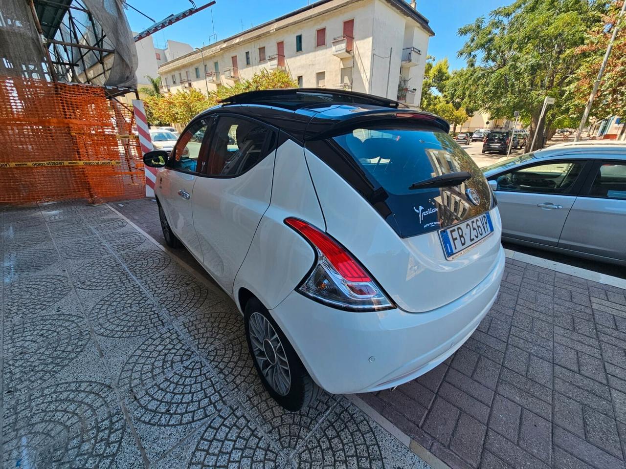 Lancia Ypsilon 1.2 69CV "tetto apribile" 12/2015