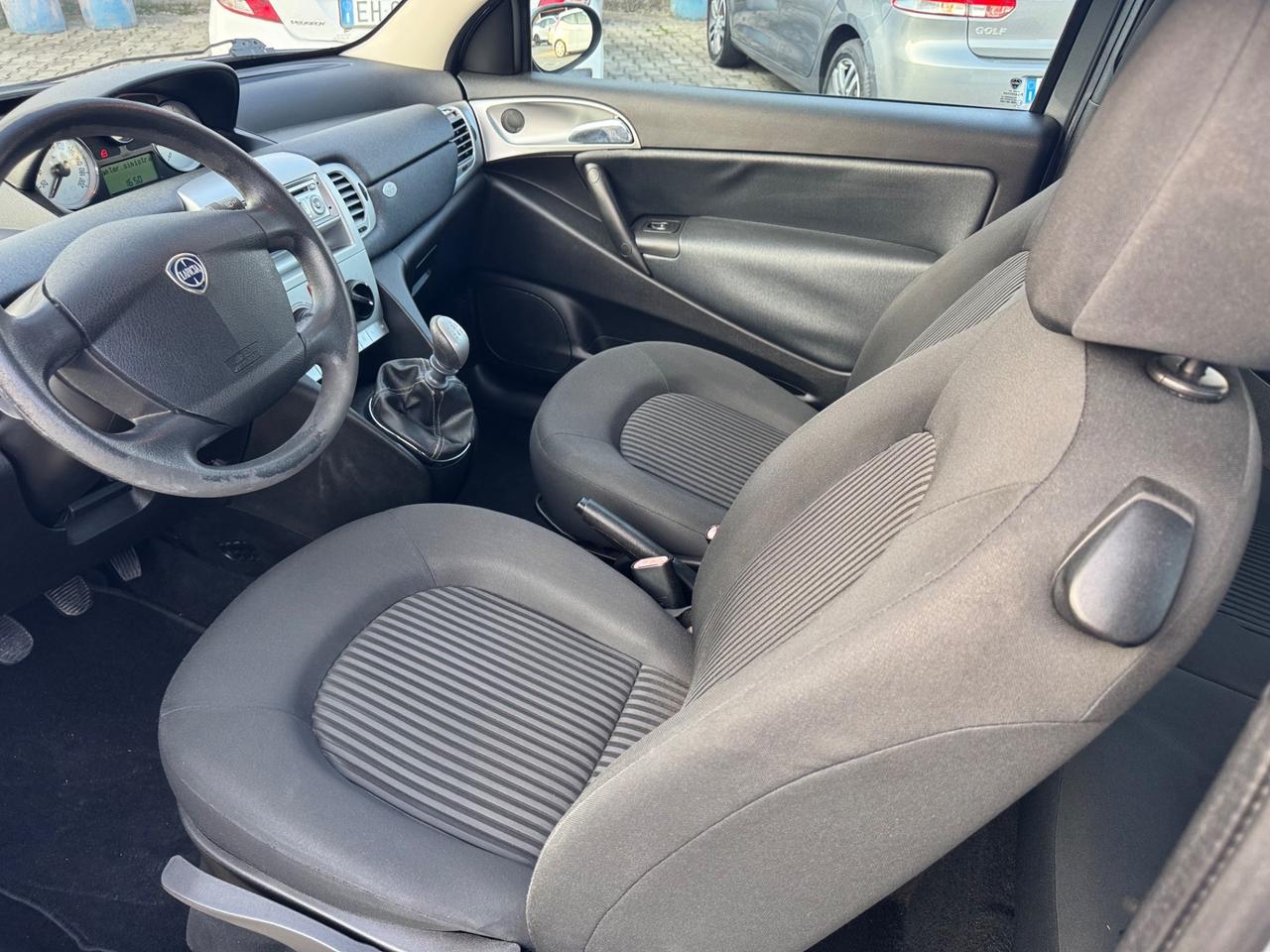 Lancia Ypsilon 1.2 benzina neopatentati