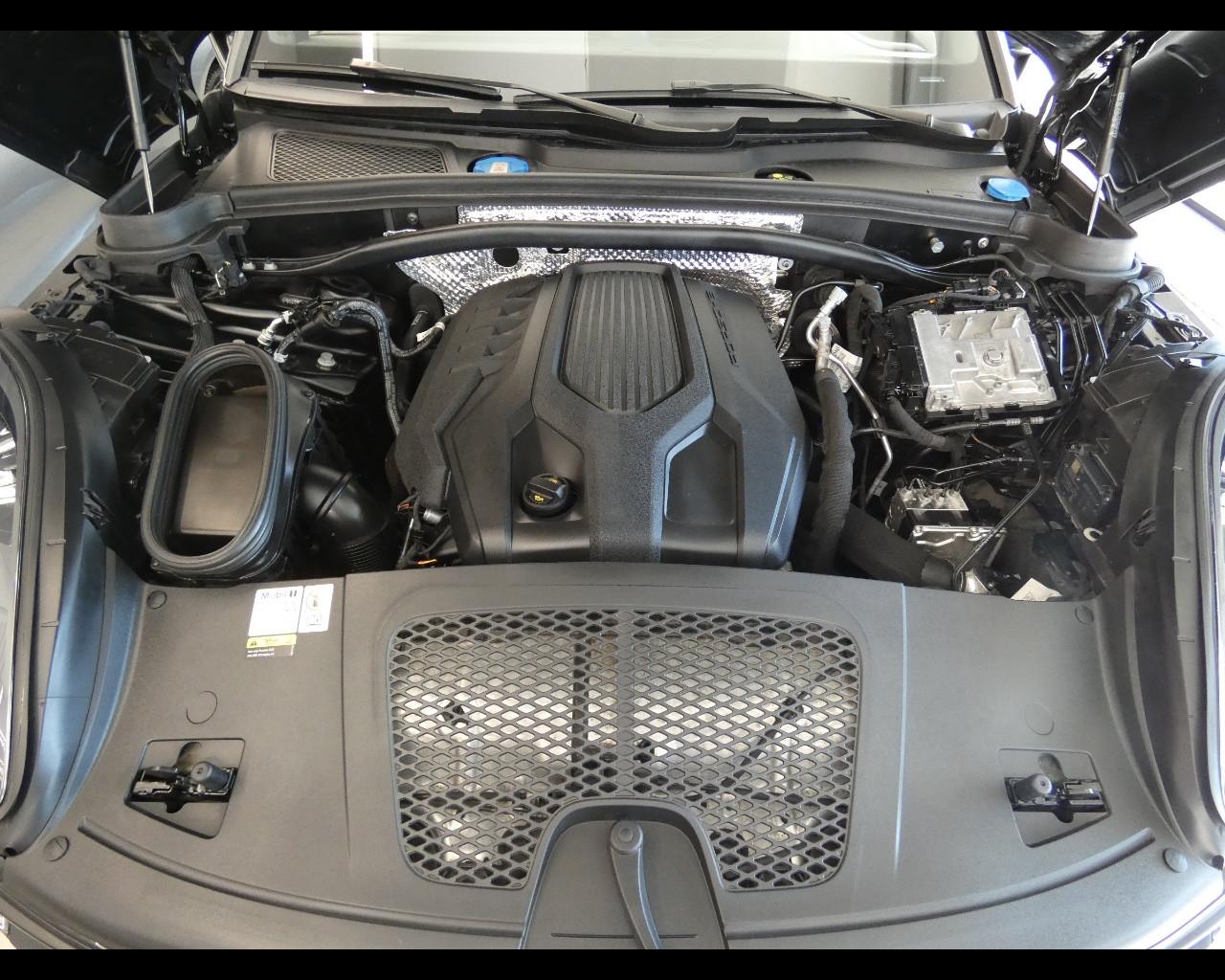PORSCHE Macan - 2.0 T