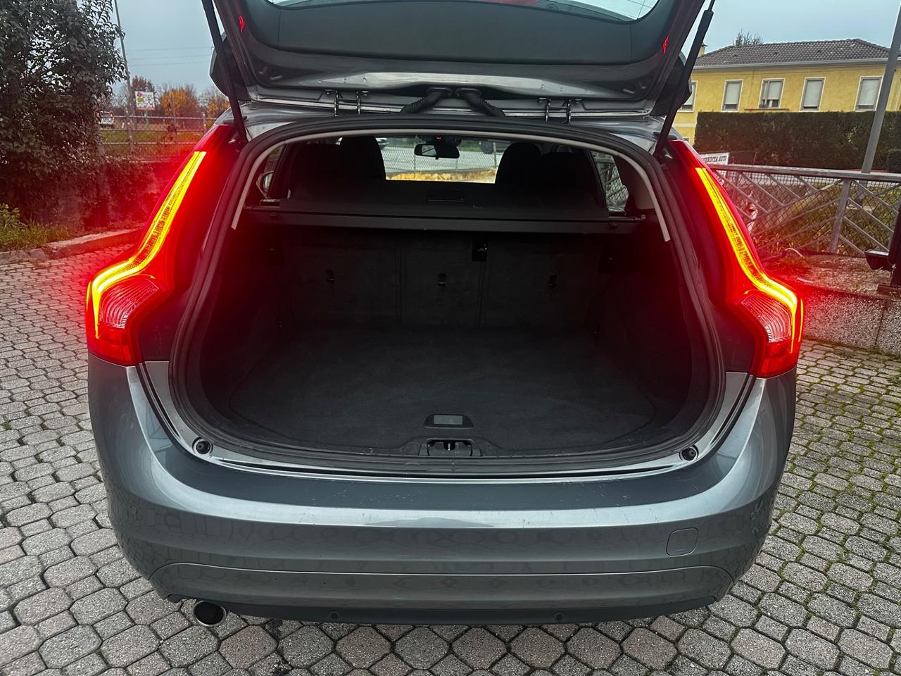 Volvo V60 D2 Summum 2016 Euro6 134000 Km