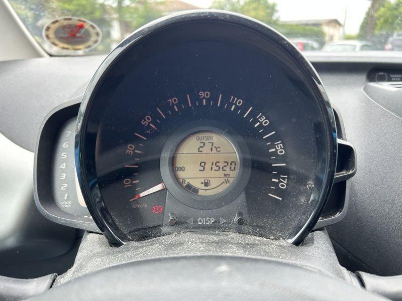 Toyota Aygo 1.0 VVT-i 69 CV 5p x-play NAVI + RETROCAMERA