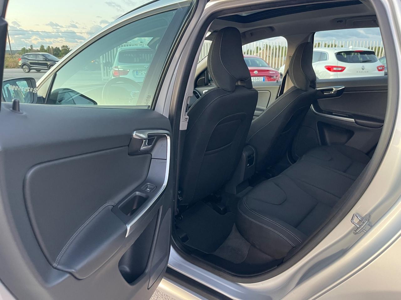 VOLVO XC60 2.4 D4 190CV 4WD MANUAL FUL TETTO 16