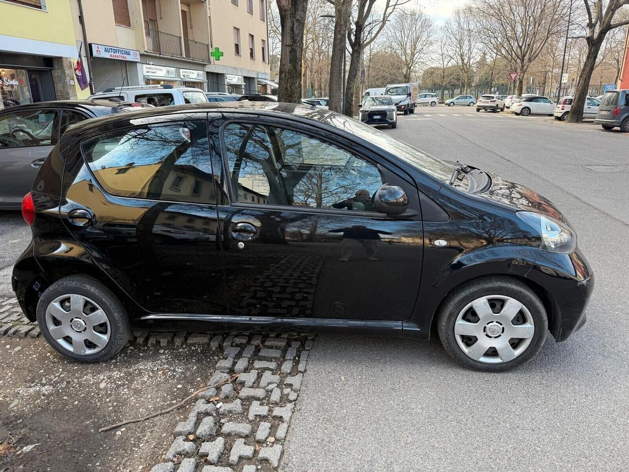 Toyota Aygo 1.0 12V VVT-i 5 porte Sol