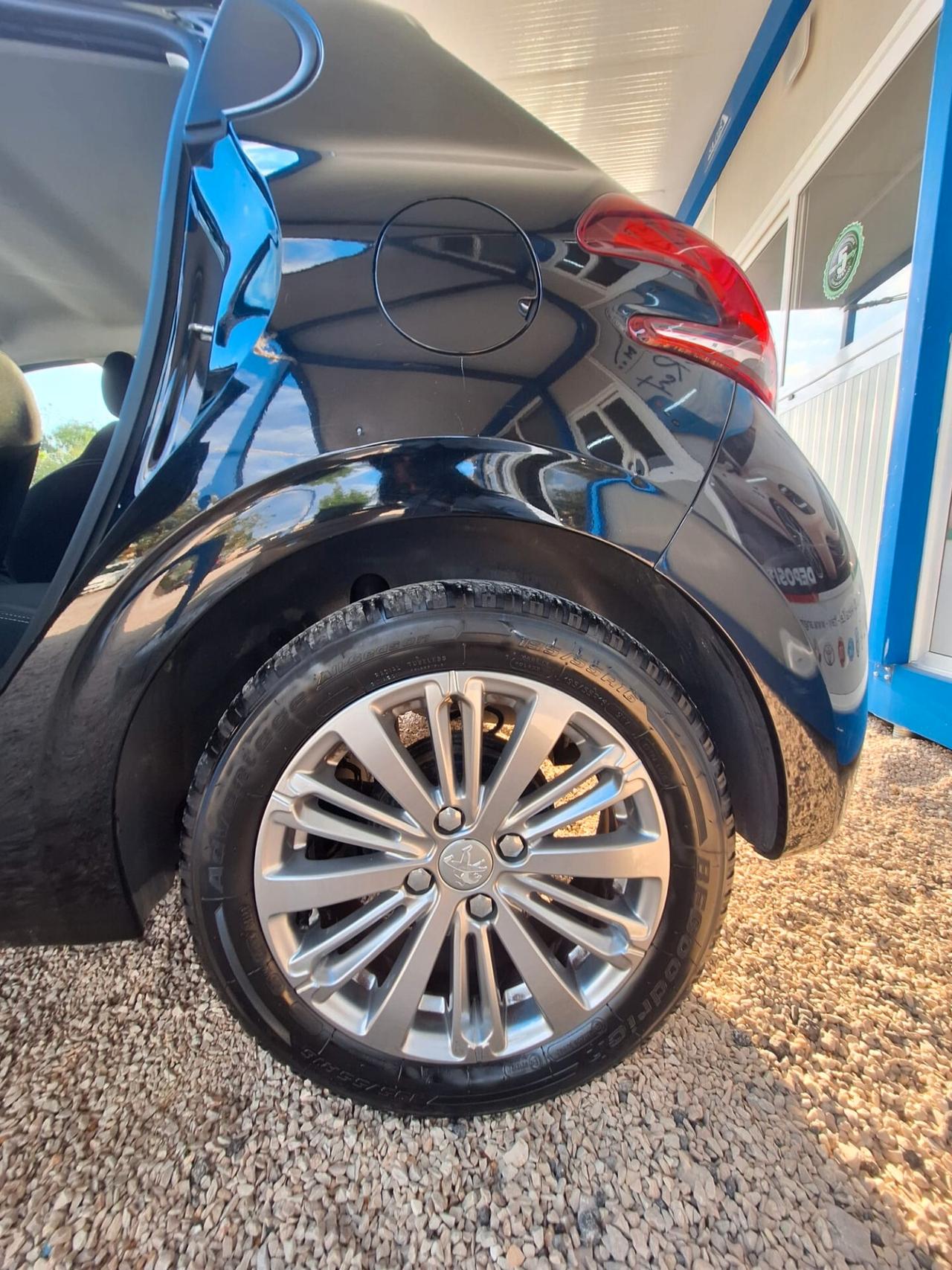 Peugeot 208 PureTech 82 5p. GPL Active