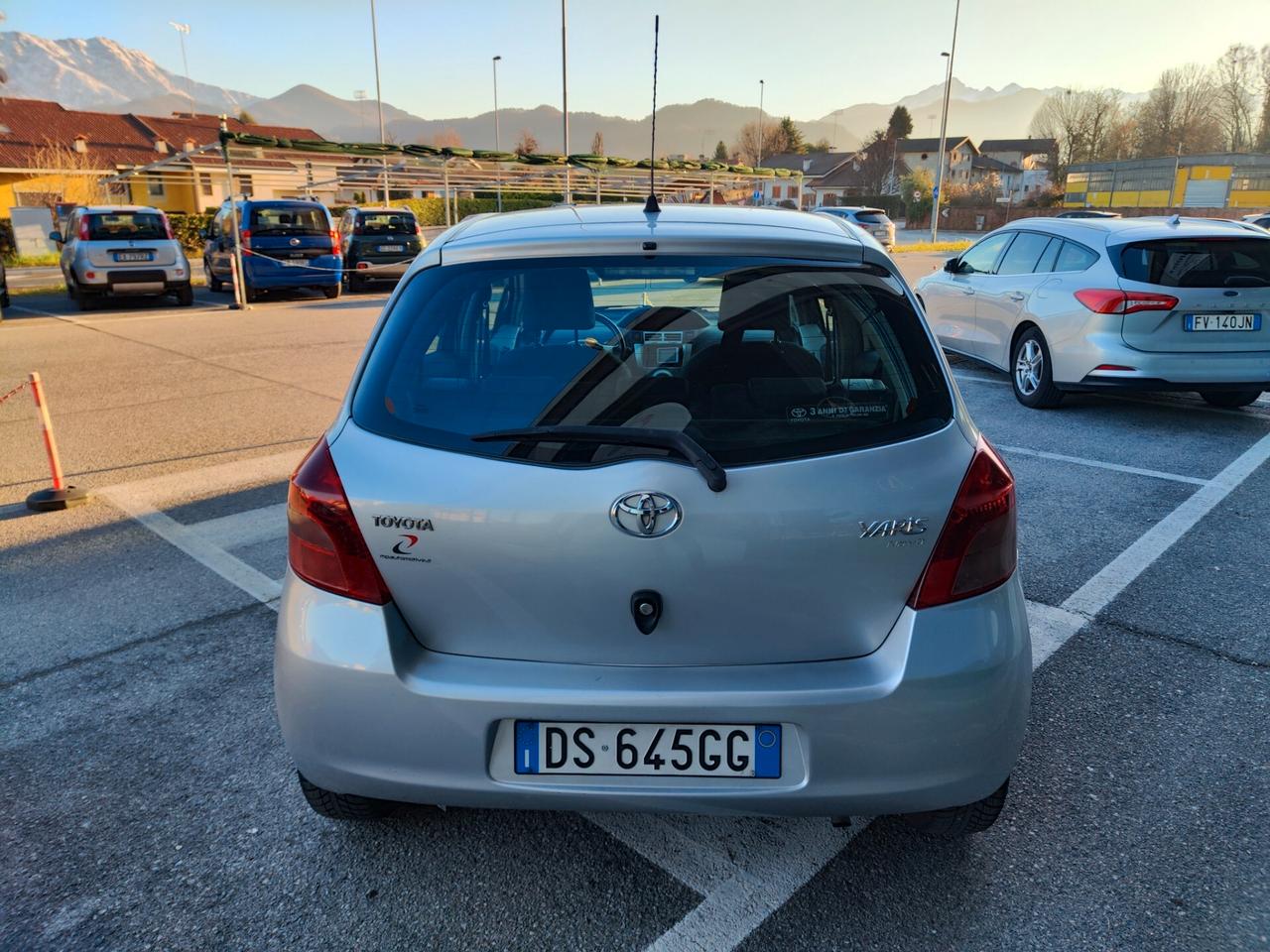 Toyota Yaris 1.0 5 porte Navi adatta per neopatentati