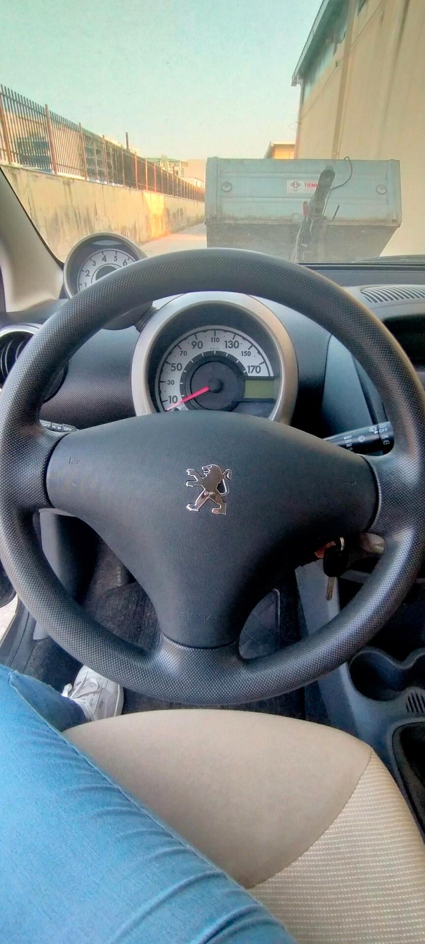 Peugeot 107 1.0 68CV 5p. Desir