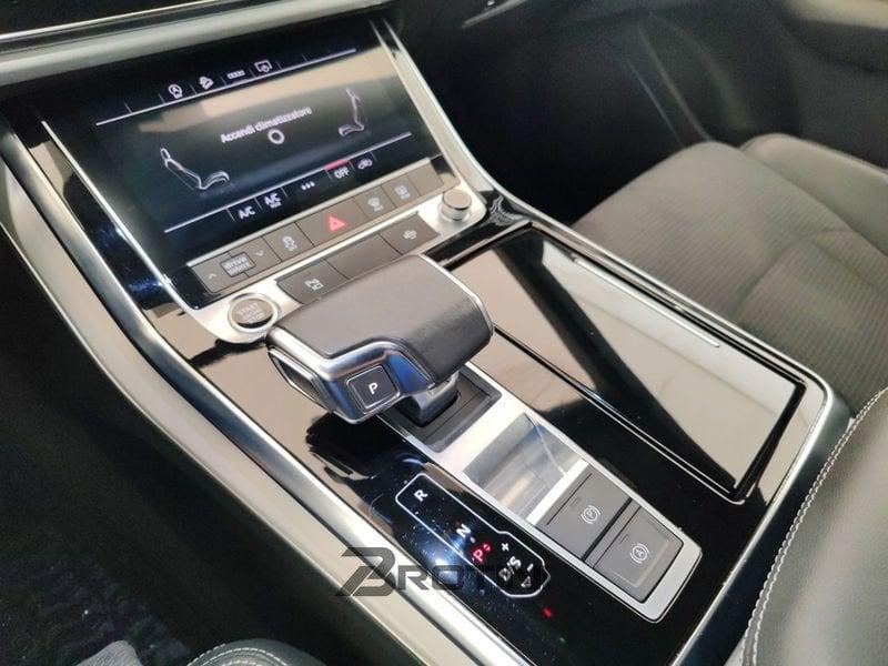 Audi Q8 Q8 3.0 tdi mhev S line edition quattro 231cv tiptronic