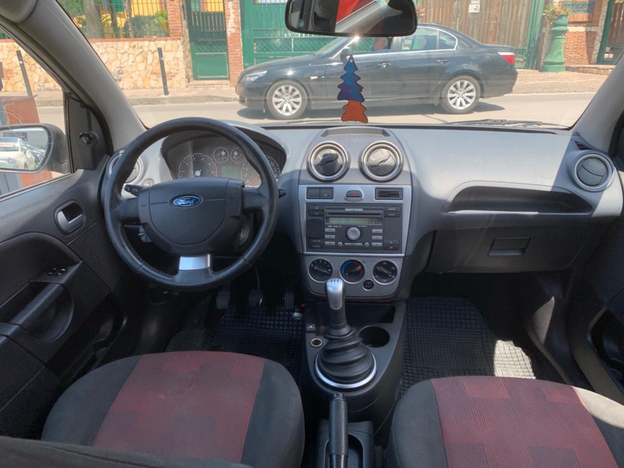 Ford Fiesta 1.4 16V 5p. Ghia