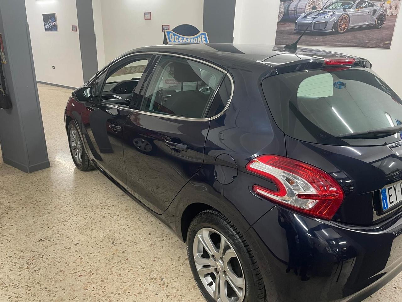 Peugeot 208 1.4 HDi 68 CV 5 porte Allure