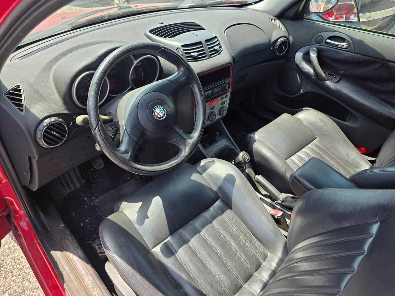 Alfa Romeo 147 1.6i 16V Twin Spark cat 5p. Distinctive PELLE