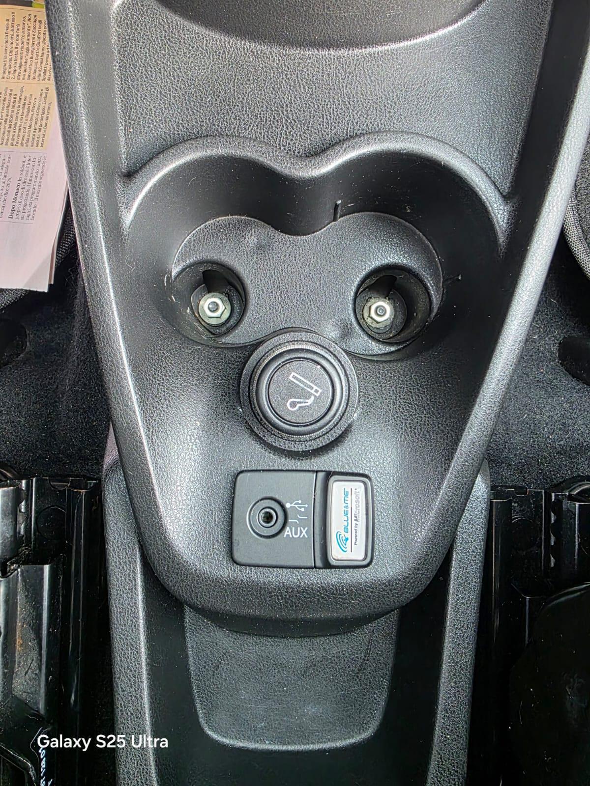 Lancia Ypsilon 0.9 TwinAir 85 CV 5 porte Metano Ecochic Elefantino