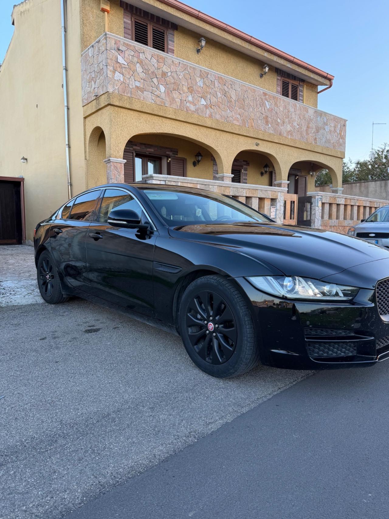 Jaguar XE 2.0 D Turbo aut. Pure