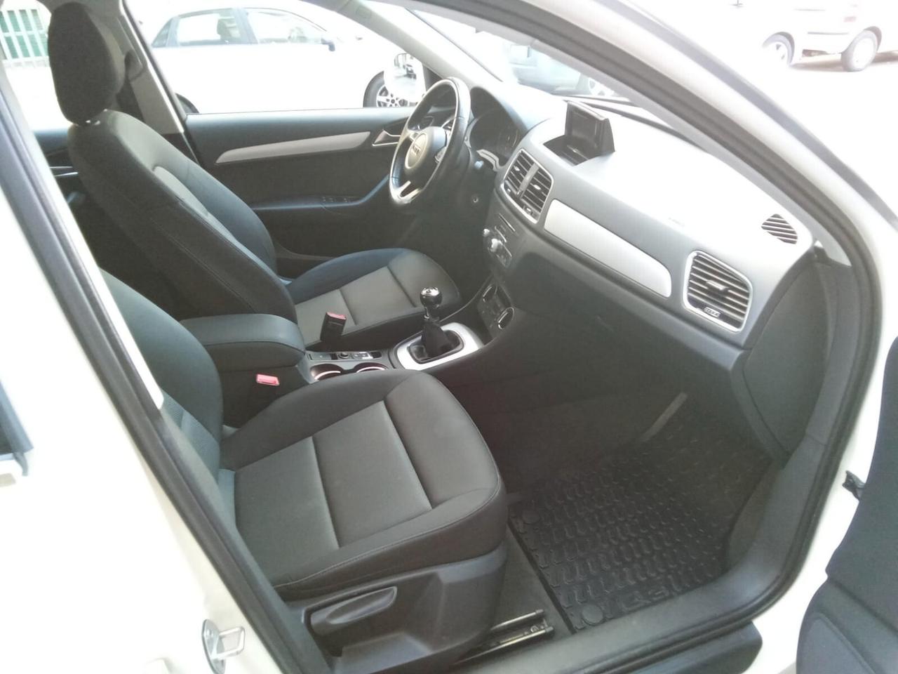 Audi Q3 2.0 TDI 120 CV Business