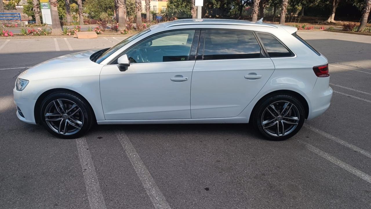 Audi A3 1.6 TDI clean diesel S tronic Attraction