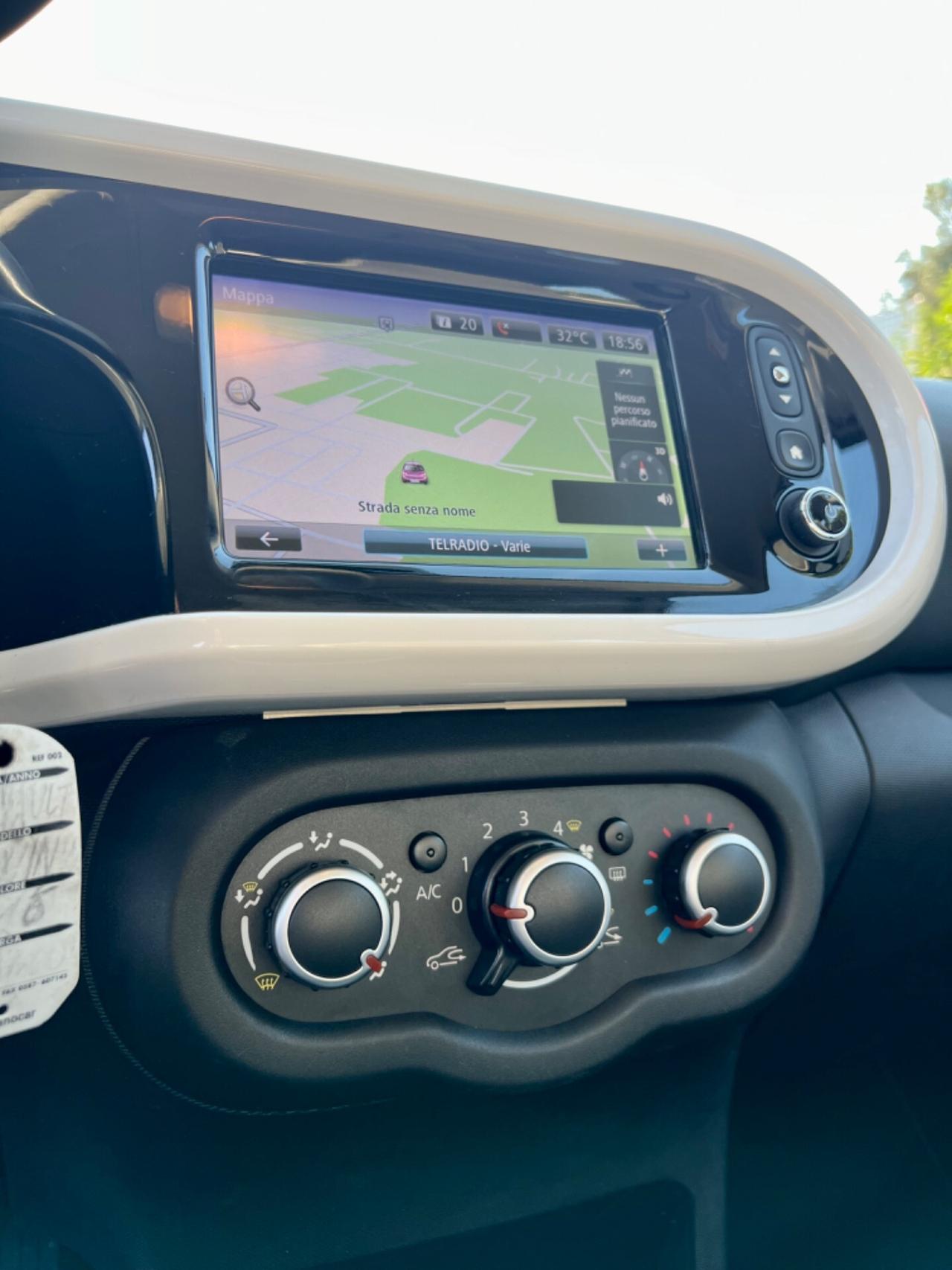 Renault Twingo TCe 90 CV,Navi,retrocamera,sensori di parc.,schermo touchscreen,ecc.