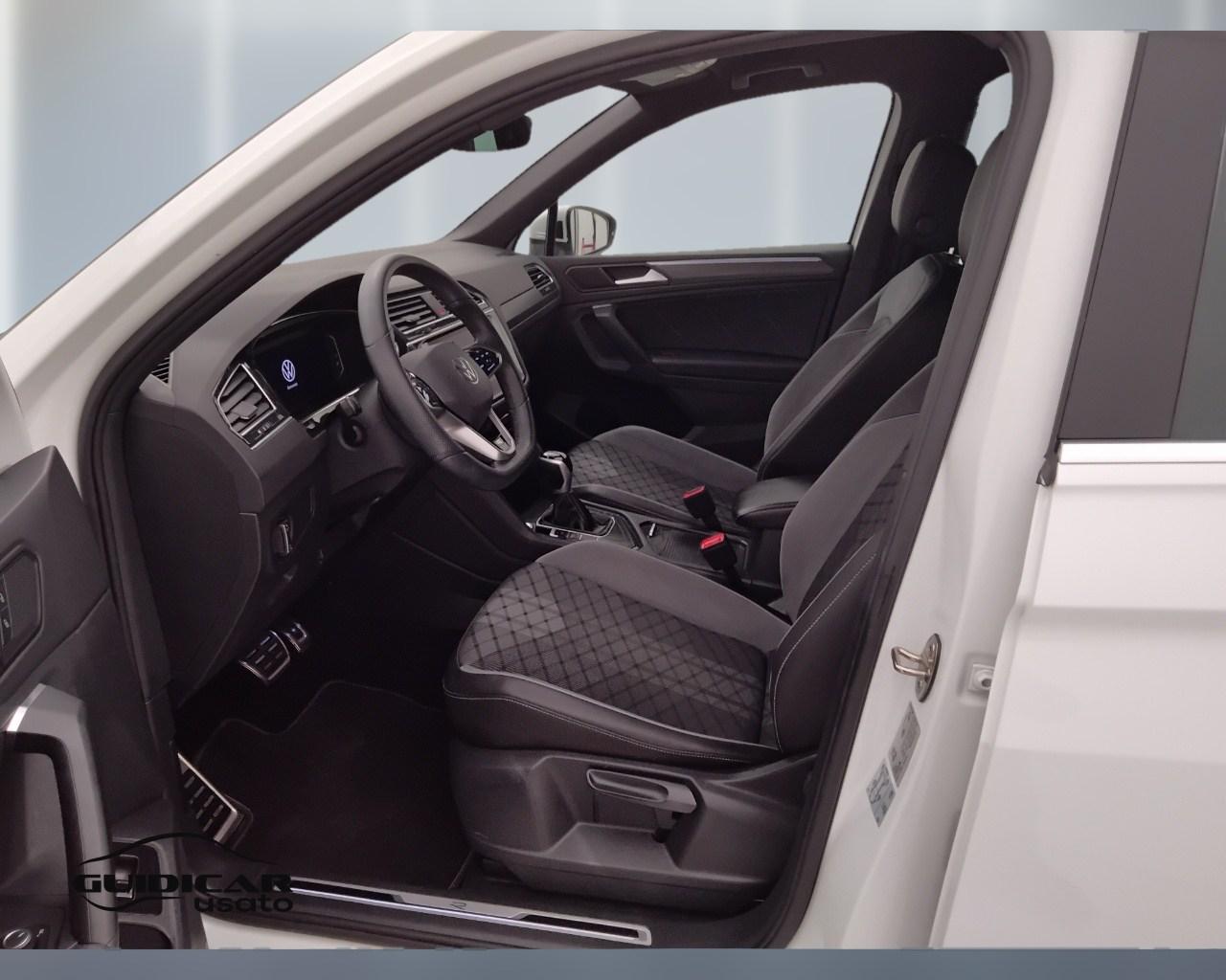 VOLKSWAGEN Tiguan II 2021 - Tiguan 1.5 tsi R-Line 150cv dsg